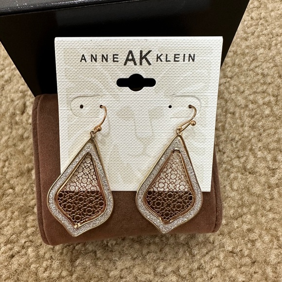 Fashion Earrings - Picture 2 of 2